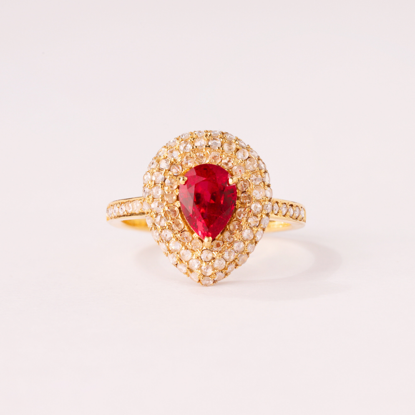 Délicat Ruby Pear Ring