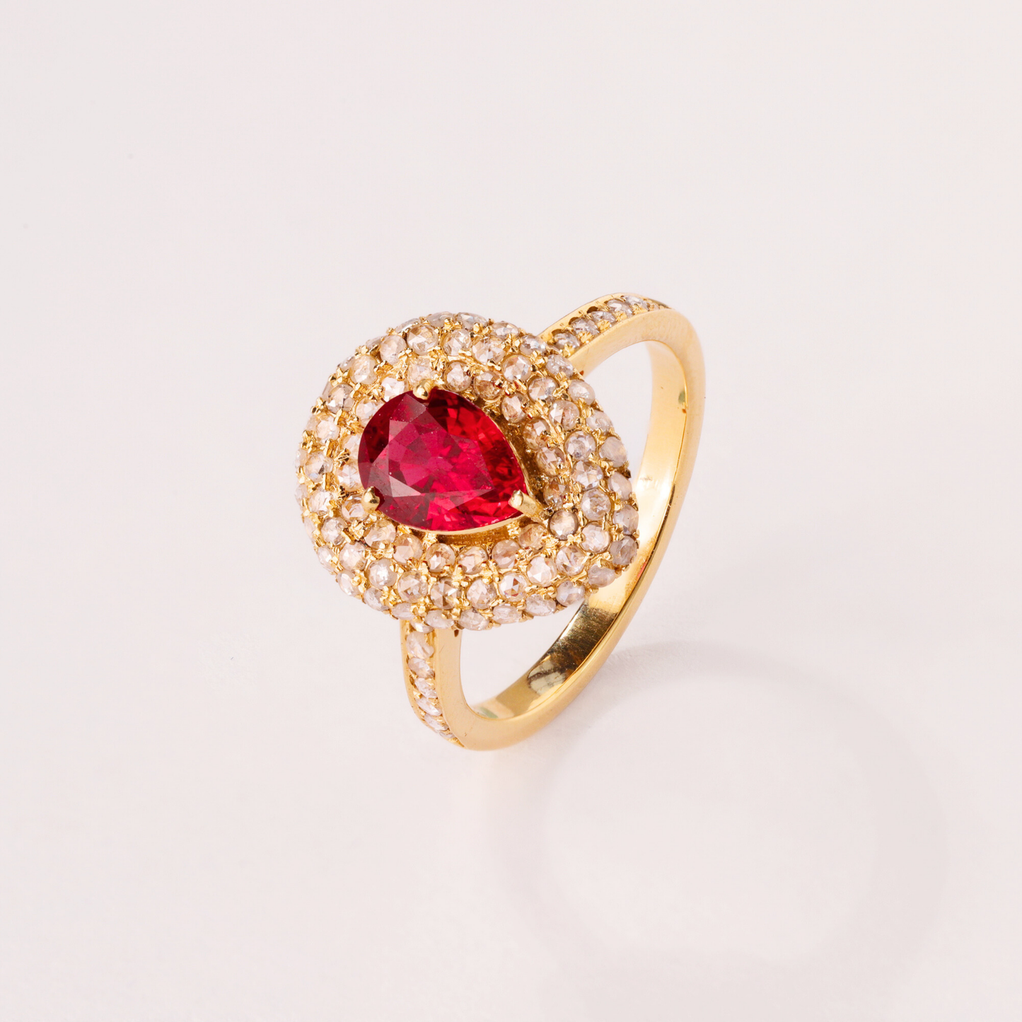 Délicat Ruby Pear Ring