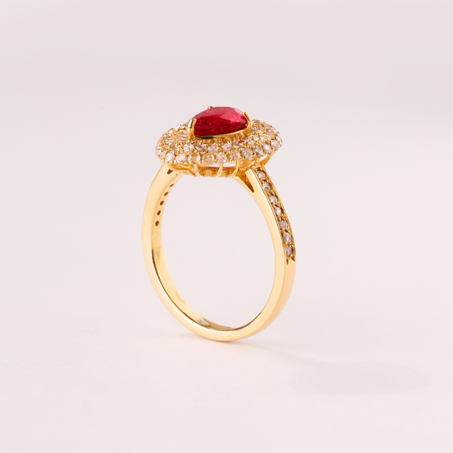 Délicat Ruby Pear Ring