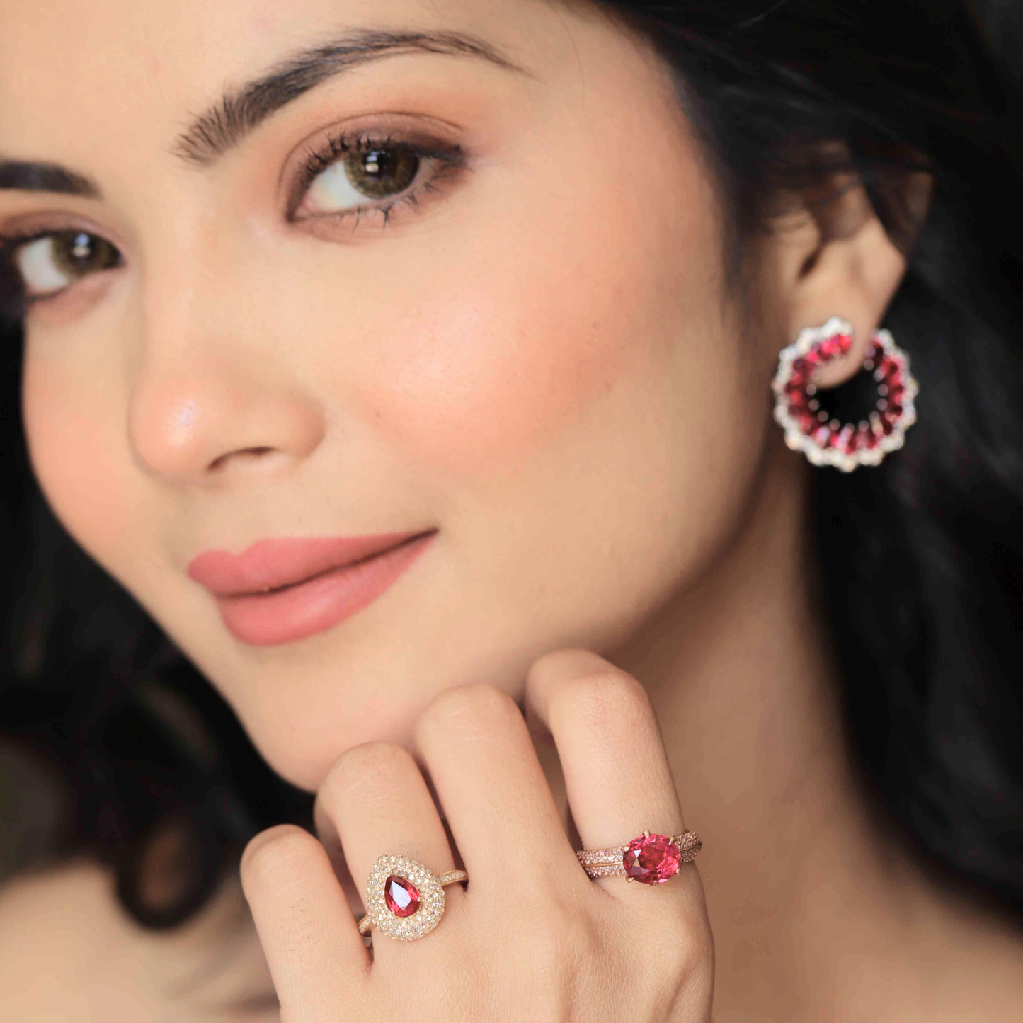 Délicat Ruby Pear Ring